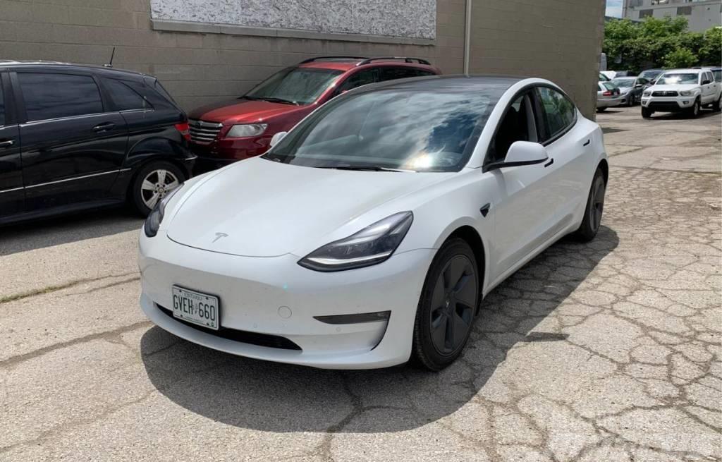 Tesla Model 3 PKWs