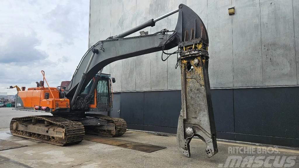 Volvo EC290BLC with Trevi Benne 40 shear Materialumschlag