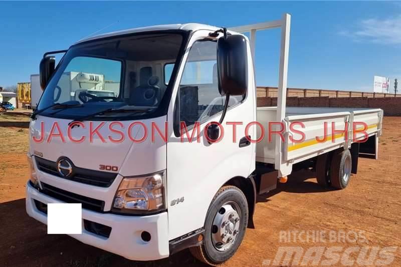 Hino 300, 915, FITTED WITH DROPSIDE BODY Andere Fahrzeuge