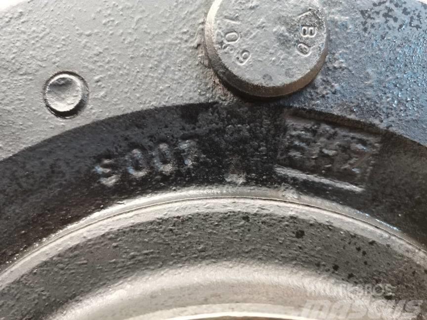 Manitou MVT 628 {Spicer} wheel hub Reifen