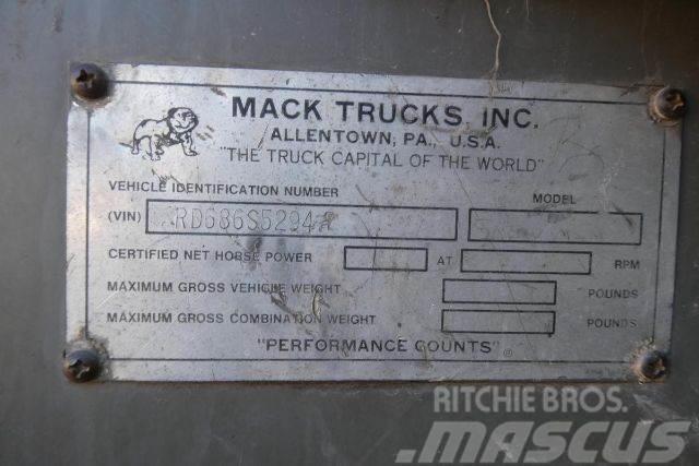 Mack RD686S Wassertanker