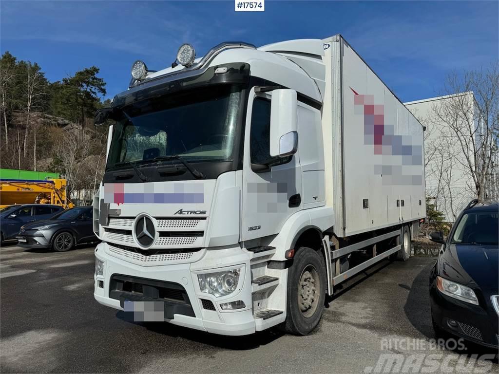 Mercedes-Benz Actros 1833 4x2 box truck w/ full side opening and Kofferaufbau