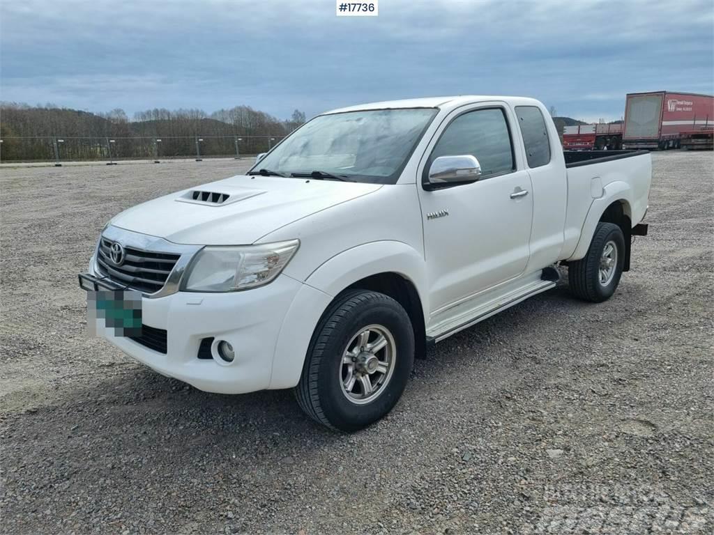 Toyota Hilux 4x4 Manual transmission. Summer and winter w Lieferwagen
