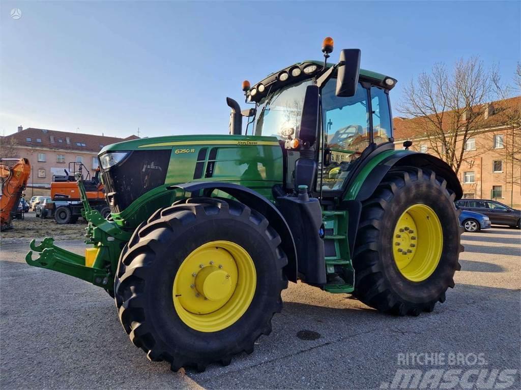 John Deere 6250R Traktoren
