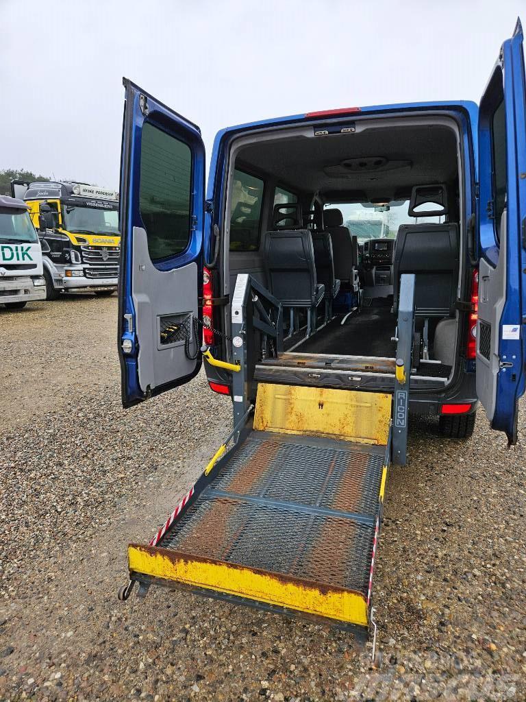 Volkswagen Crafter 2.5 TDI with lift for wheelchair Minibusse