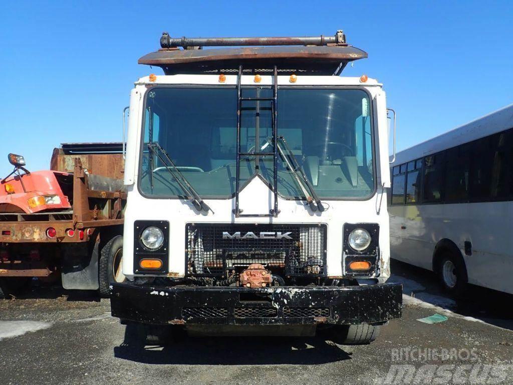 Mack MR690S Müllwagen