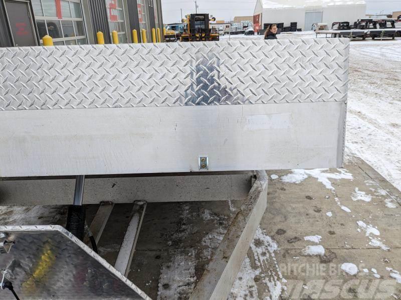  82 x 20' Aluminum Hydraulic Tilt Deck Trailer 82 x Maschinetransporter
