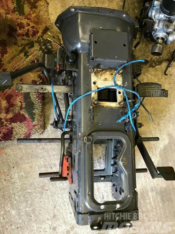 Kubota Tractor B1750 transmission tunnel and controls £25 Andere