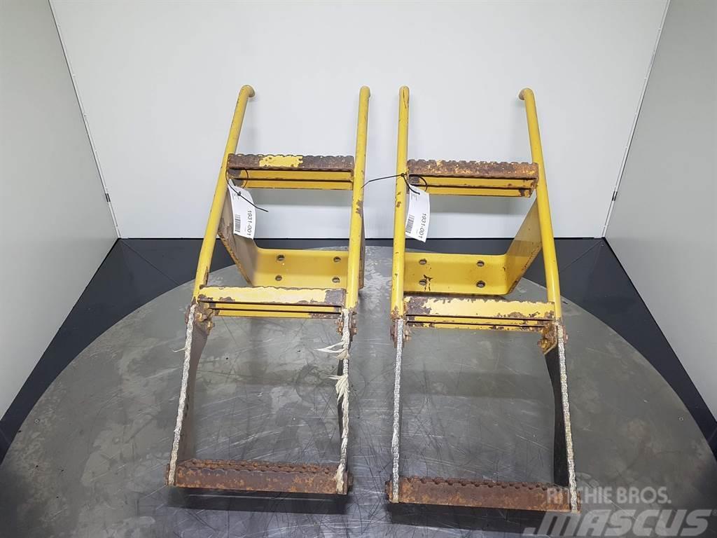 CAT 928 G - Stair panel/Trittstufe/Traptrede L+R Chassis