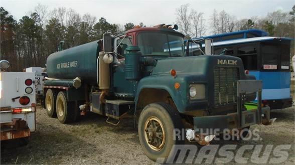 Mack RD685S Wassertanker