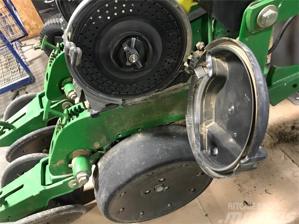 John Deere XP row unit w/ closing wheels & meters Zubehör Sämaschinen und Pflanzmaschinen